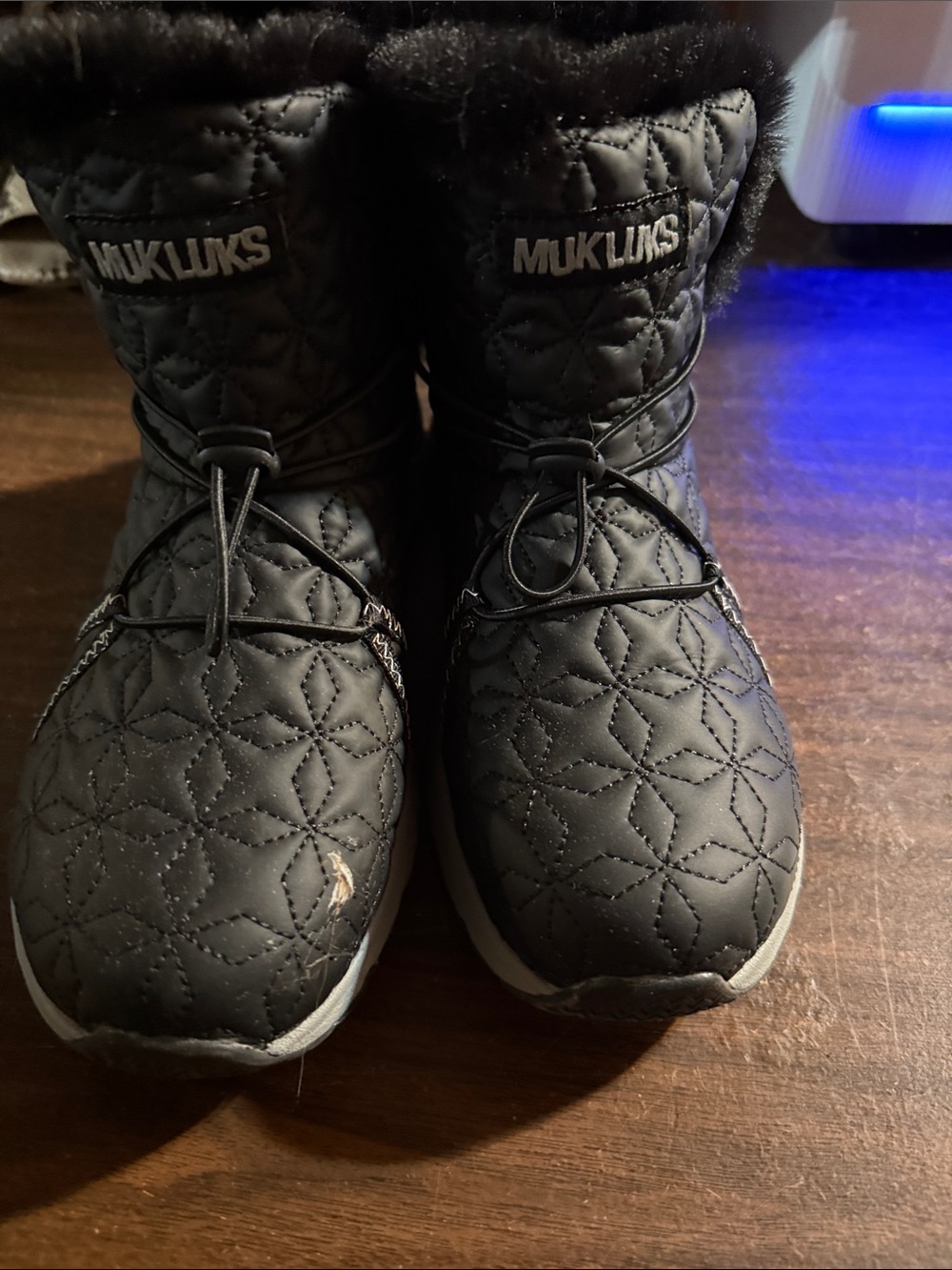 Muk Luks Women’s Black Quilted Faux-Fur Collar Winter Boots